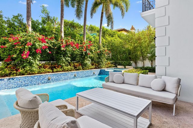 125 Via Vizcaya, Palm Beach, FL 33480