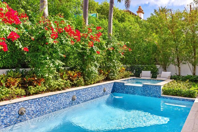 125 Via Vizcaya, Palm Beach, FL 33480