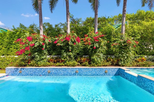 125 Via Vizcaya, Palm Beach, FL 33480