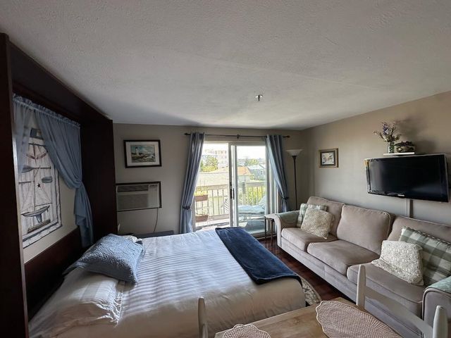 550 Winnacunnet Rd Unit 218, Hampton, NH 03842