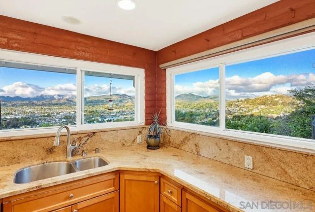 1384 Merritt Ter, El Cajon, CA 92020