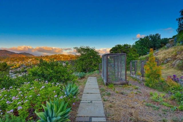 1384 Merritt Ter, El Cajon, CA 92020