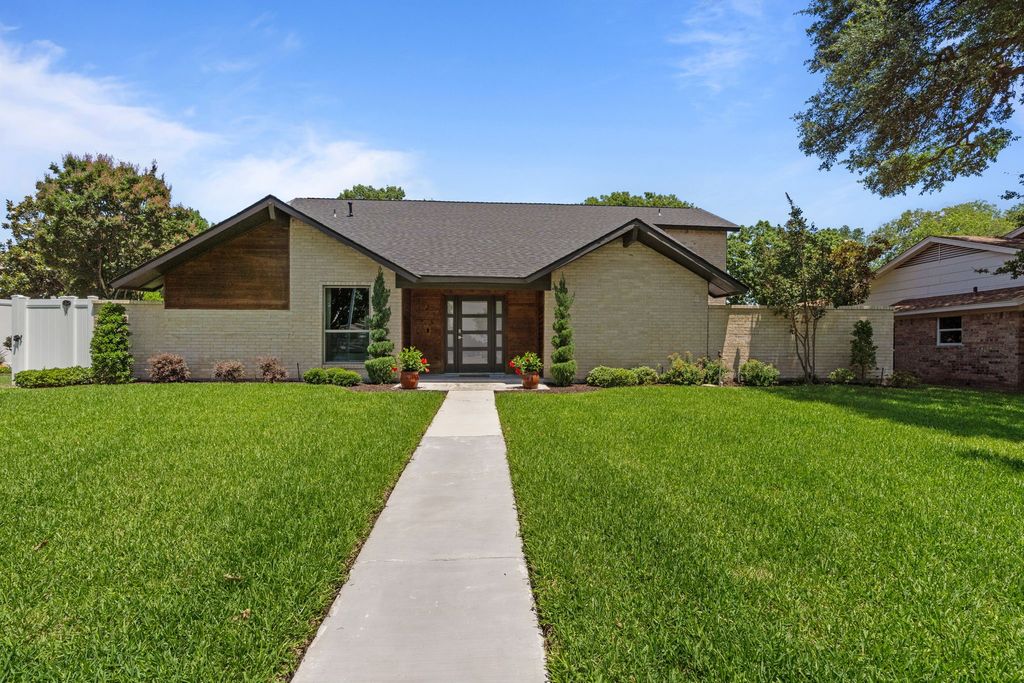1617 Versailles Drive, Richardson, TX 75081