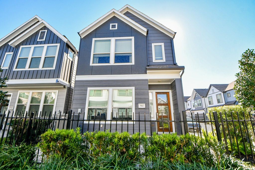 964 Lilly Flower Lane, Houston, TX 77091