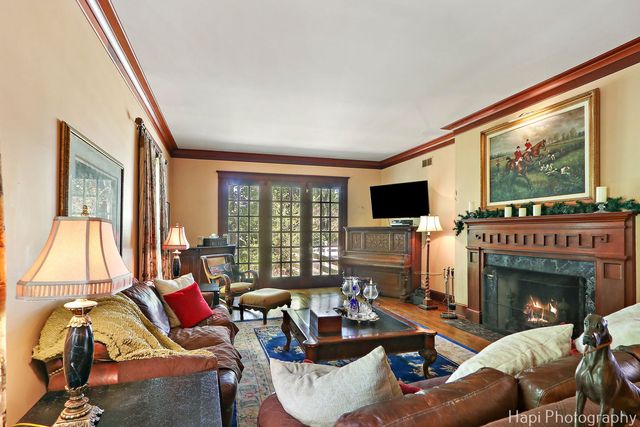23 W County Line Road, Barrington Hills, IL 60010