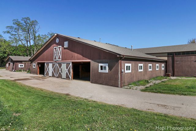 23 W County Line Road, Barrington Hills, IL 60010