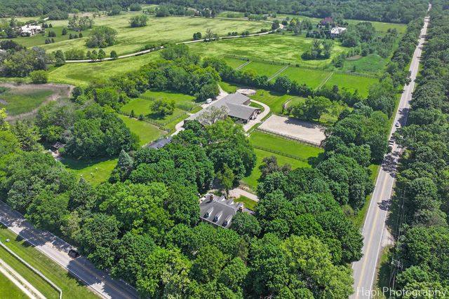 23 W County Line Road, Barrington Hills, IL 60010