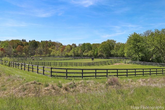 23 W County Line Road, Barrington Hills, IL 60010