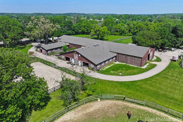 23 W County Line Road, Barrington Hills, IL 60010