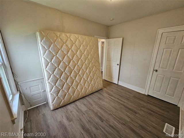 7005 Orchard Avenue, Dearborn, MI 48126
