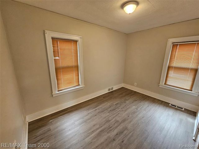 7005 Orchard Avenue, Dearborn, MI 48126