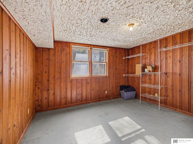 14225 Shongaska Road, Omaha, NE 68112
