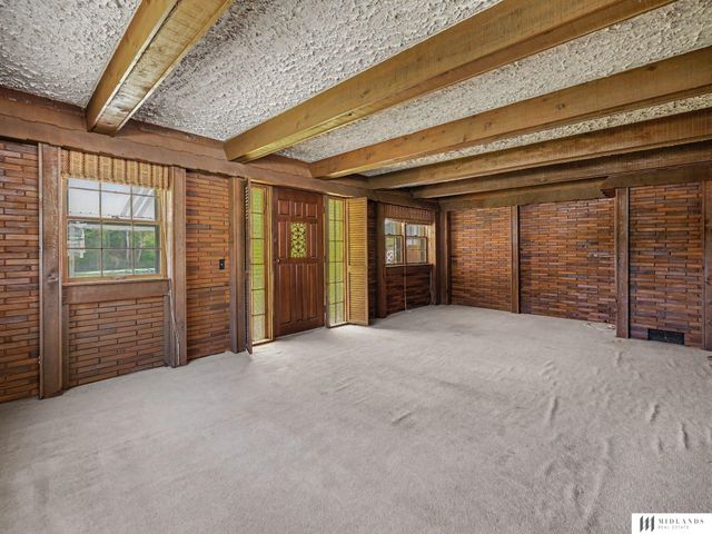14225 Shongaska Road, Omaha, NE 68112