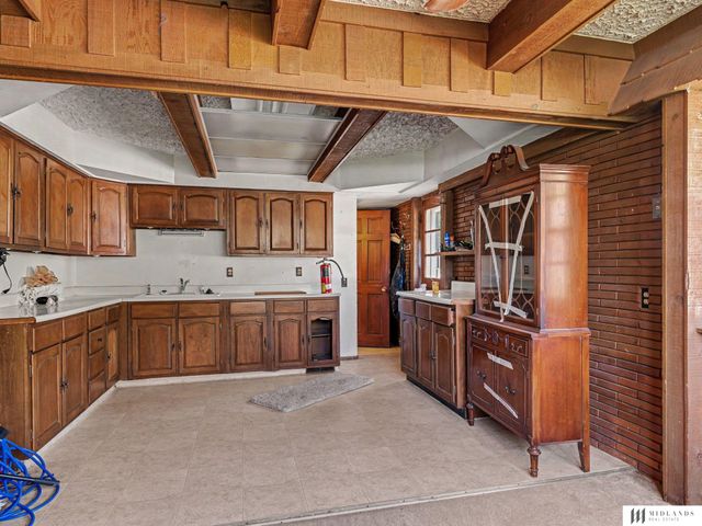 14225 Shongaska Road, Omaha, NE 68112