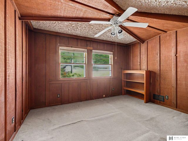 14225 Shongaska Road, Omaha, NE 68112