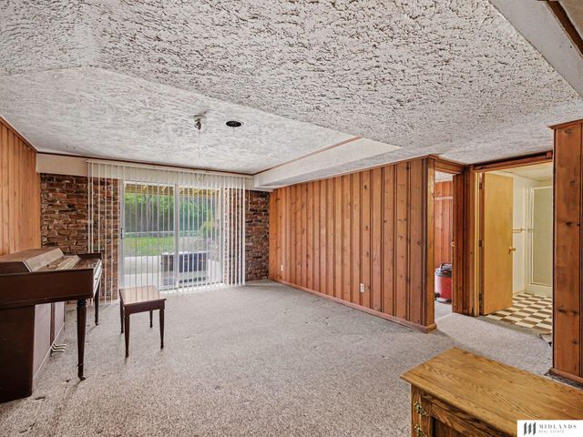 14225 Shongaska Road, Omaha, NE 68112