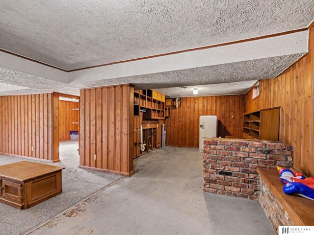 14225 Shongaska Road, Omaha, NE 68112