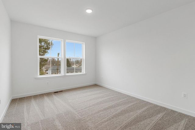 5725 HOWARD DR, Glen Burnie, MD 21061