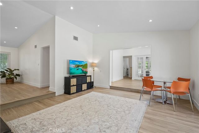 17177 Superior St, Northridge, CA 91325