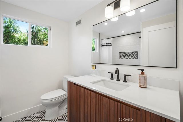 17177 Superior St, Northridge, CA 91325