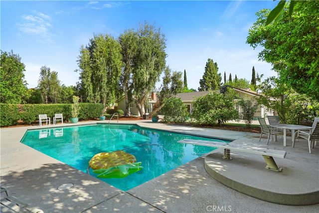 17177 Superior St, Northridge, CA 91325