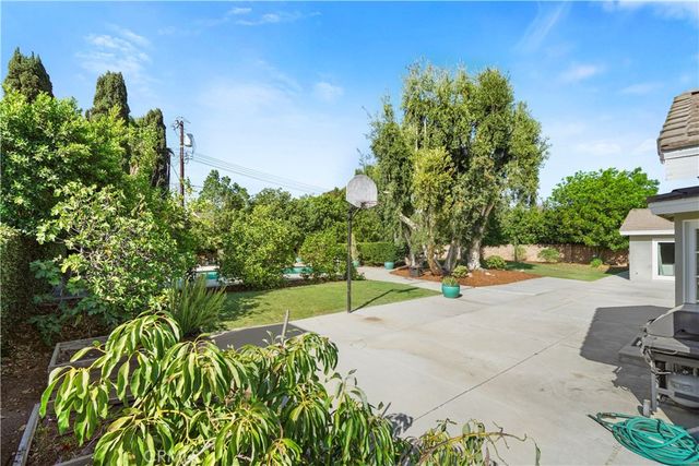 17177 Superior St, Northridge, CA 91325
