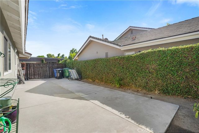 17177 Superior St, Northridge, CA 91325