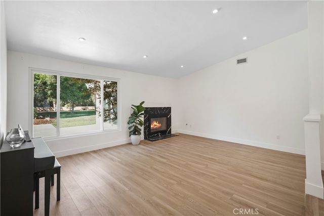 17177 Superior St, Northridge, CA 91325