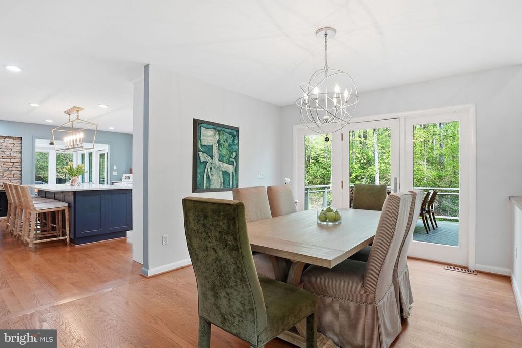 Image 12 of property listing at 1718 WOODLORE RD, Annapolis, MD 21401