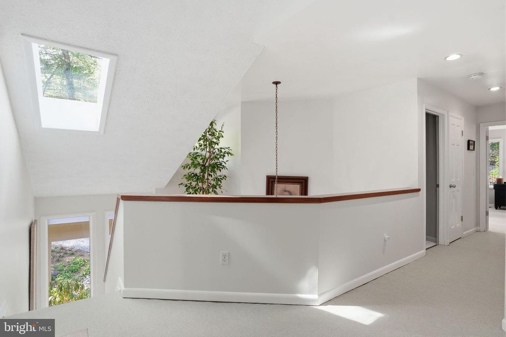 Image 19 of property listing at 1718 WOODLORE RD, Annapolis, MD 21401