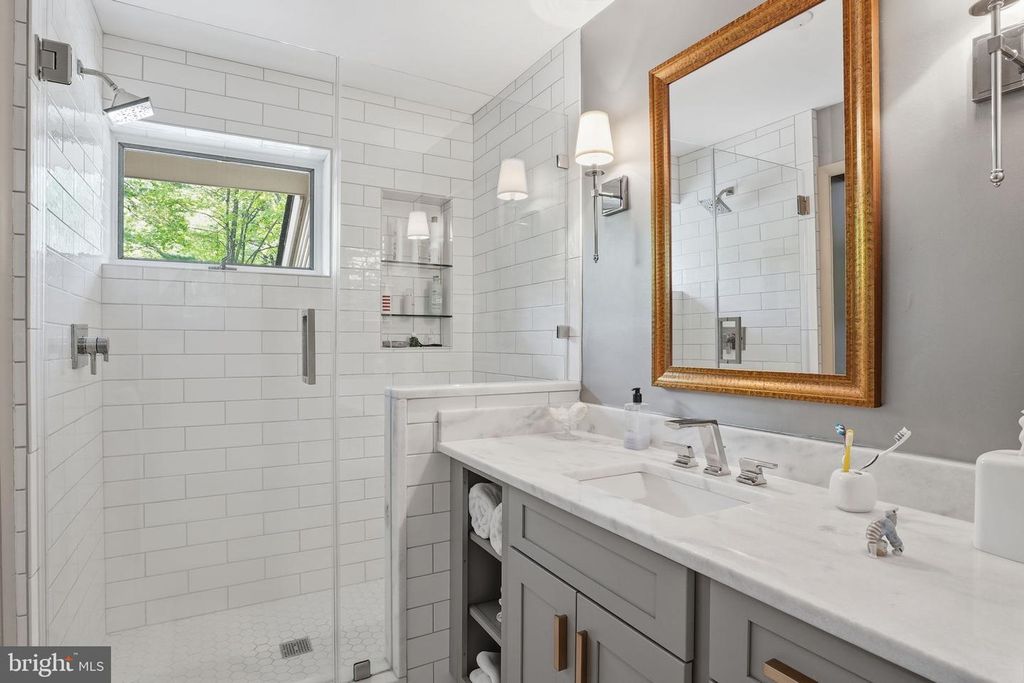 Image 27 of property listing at 1718 WOODLORE RD, Annapolis, MD 21401