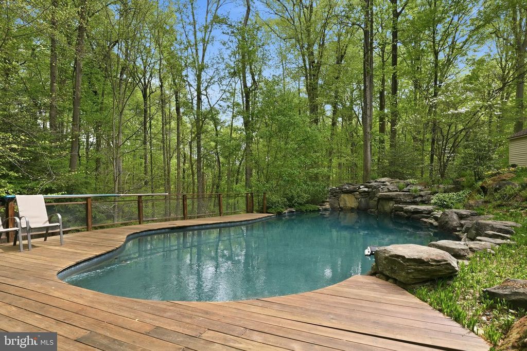 Image 38 of property listing at 1718 WOODLORE RD, Annapolis, MD 21401