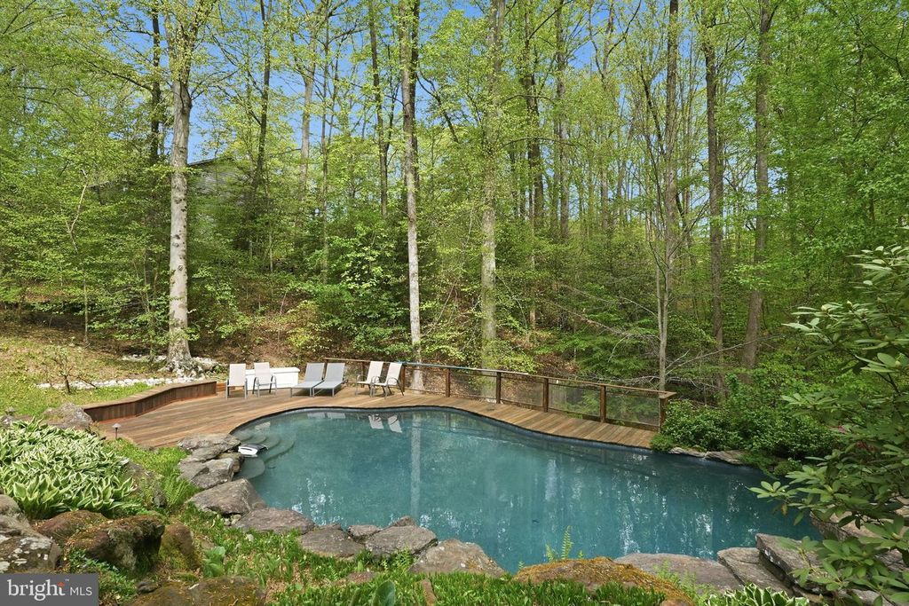 Image 40 of property listing at 1718 WOODLORE RD, Annapolis, MD 21401