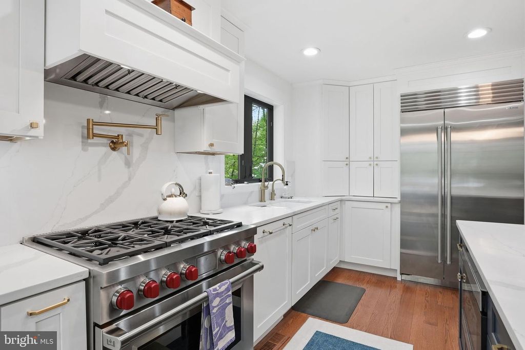 Image 8 of property listing at 1718 WOODLORE RD, Annapolis, MD 21401