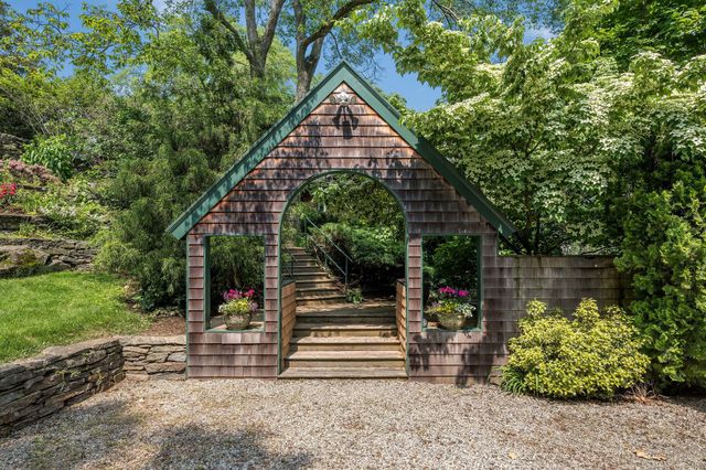 77 East Wharf Road, Madison, CT 06443