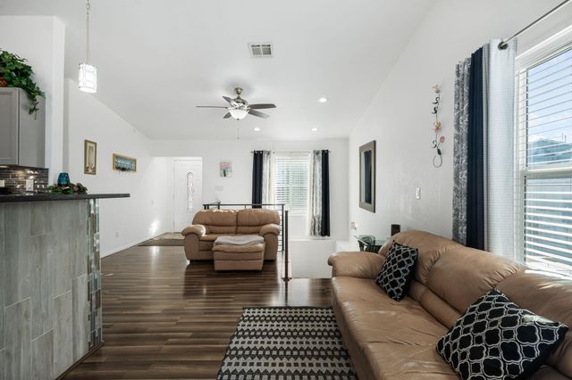 4905 Dover Place NW, Albuquerque, NM 87114