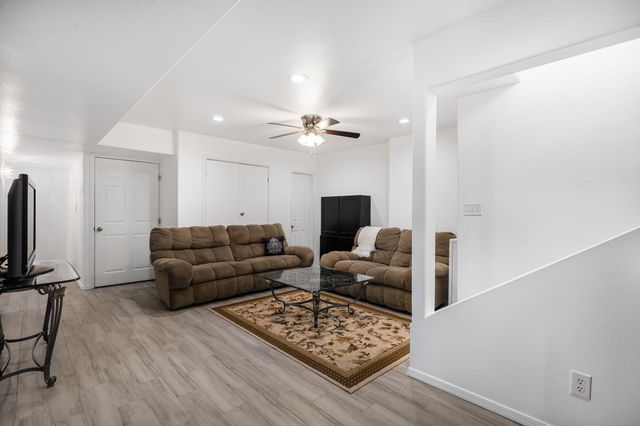 4905 Dover Place NW, Albuquerque, NM 87114
