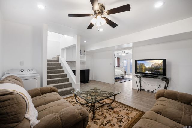 4905 Dover Place NW, Albuquerque, NM 87114