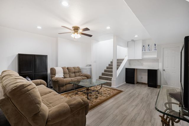 4905 Dover Place NW, Albuquerque, NM 87114