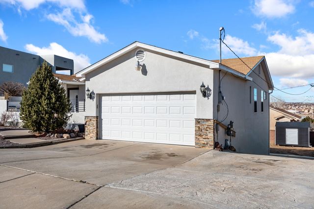 4905 Dover Place NW, Albuquerque, NM 87114