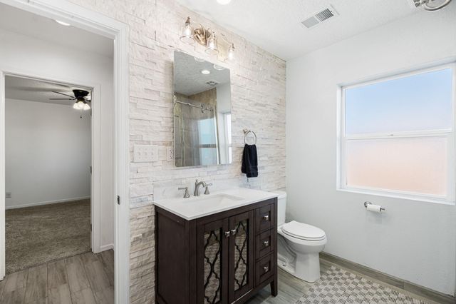 4905 Dover Place NW, Albuquerque, NM 87114