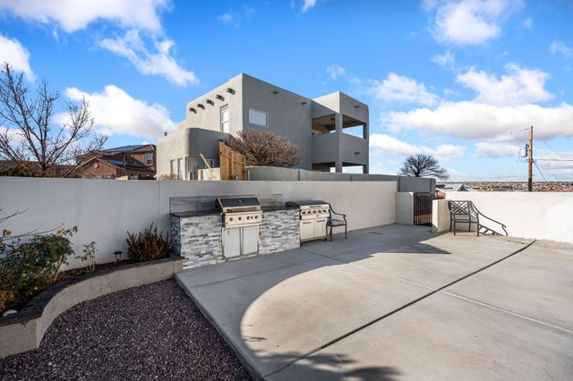 4905 Dover Place NW, Albuquerque, NM 87114