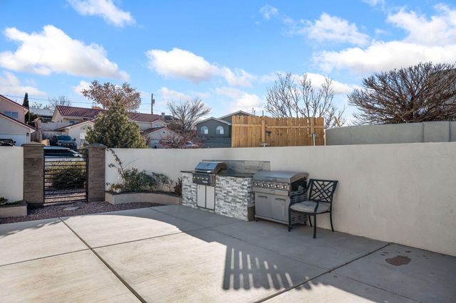 4905 Dover Place NW, Albuquerque, NM 87114