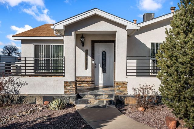 4905 Dover Place NW, Albuquerque, NM 87114