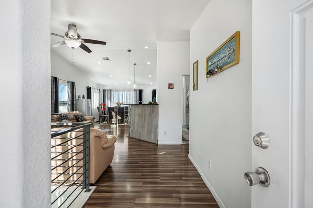 4905 Dover Place NW, Albuquerque, NM 87114