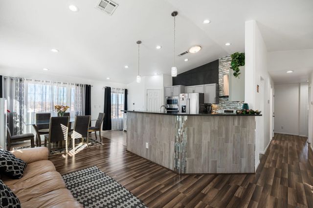 4905 Dover Place NW, Albuquerque, NM 87114