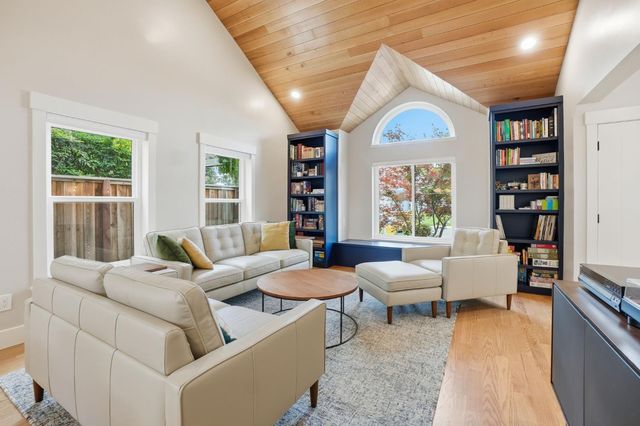 909 Opal Ln, Ripon, CA 95366