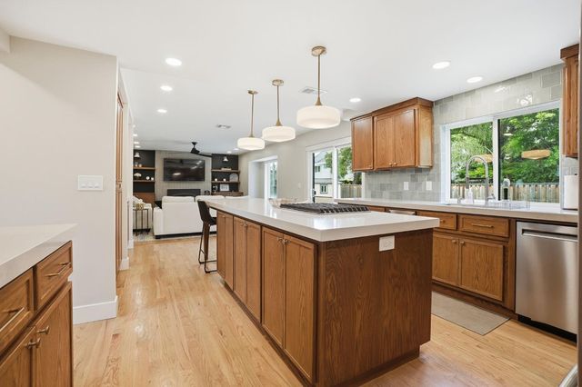 909 Opal Ln, Ripon, CA 95366