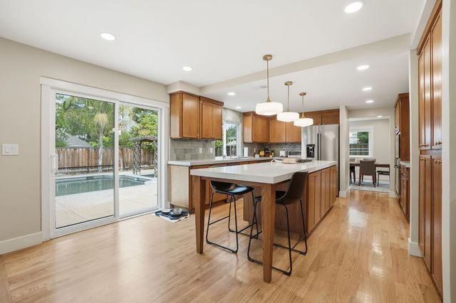 909 Opal Ln, Ripon, CA 95366