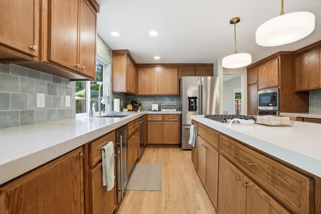 909 Opal Ln, Ripon, CA 95366
